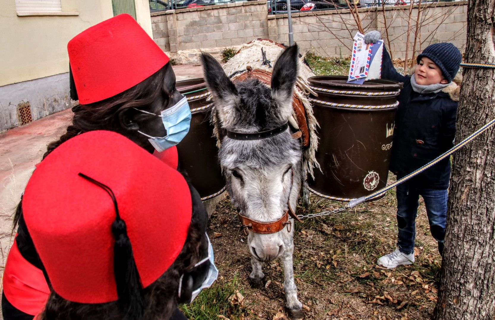 Los pajes recogen en Alcoy las cartas para los Reyes Magos