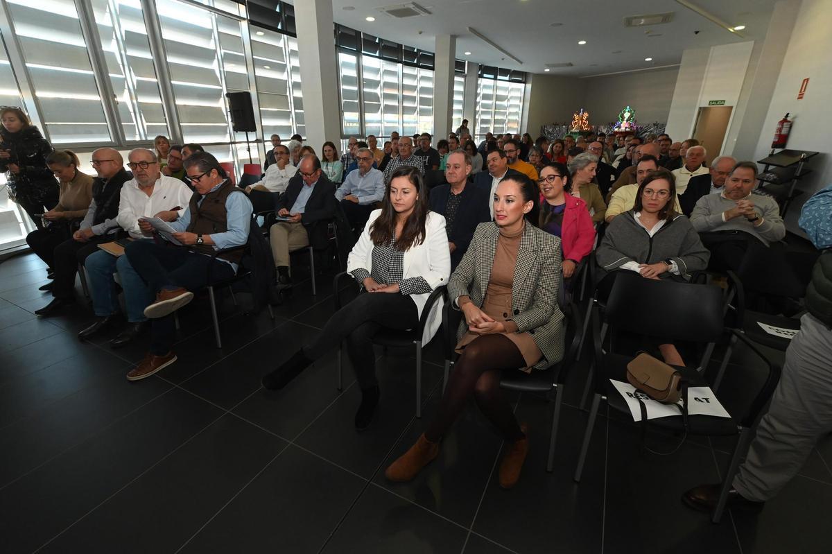 82 asambleistas, en el Palau de la Festa.