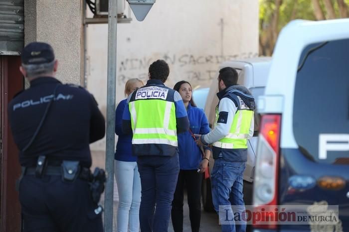 Muere de una cuchillada en el cuello un hombre en un bar de Puente Tocinos