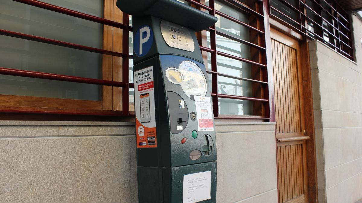 Uno de los postes de pago de la zona azul de Ontinyent.