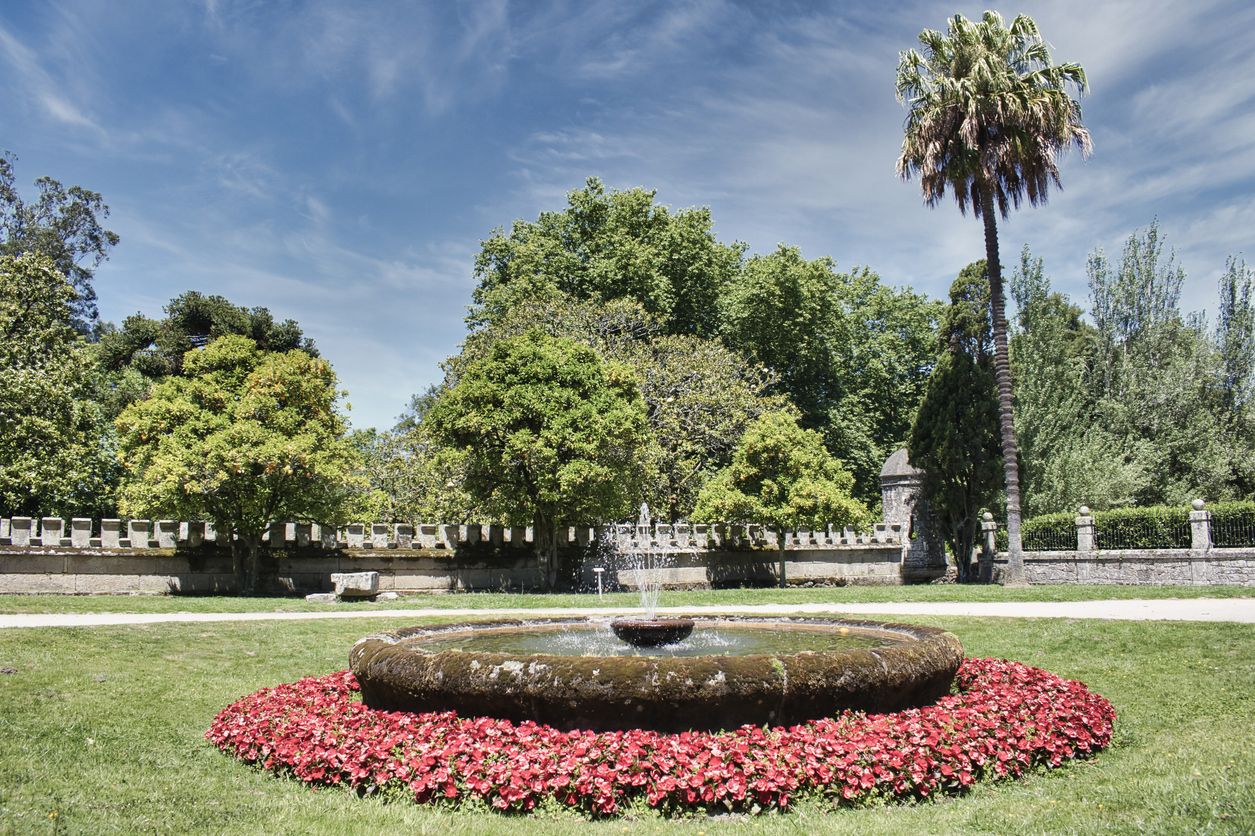 Fuente y jardines del pazo Quiñones de León