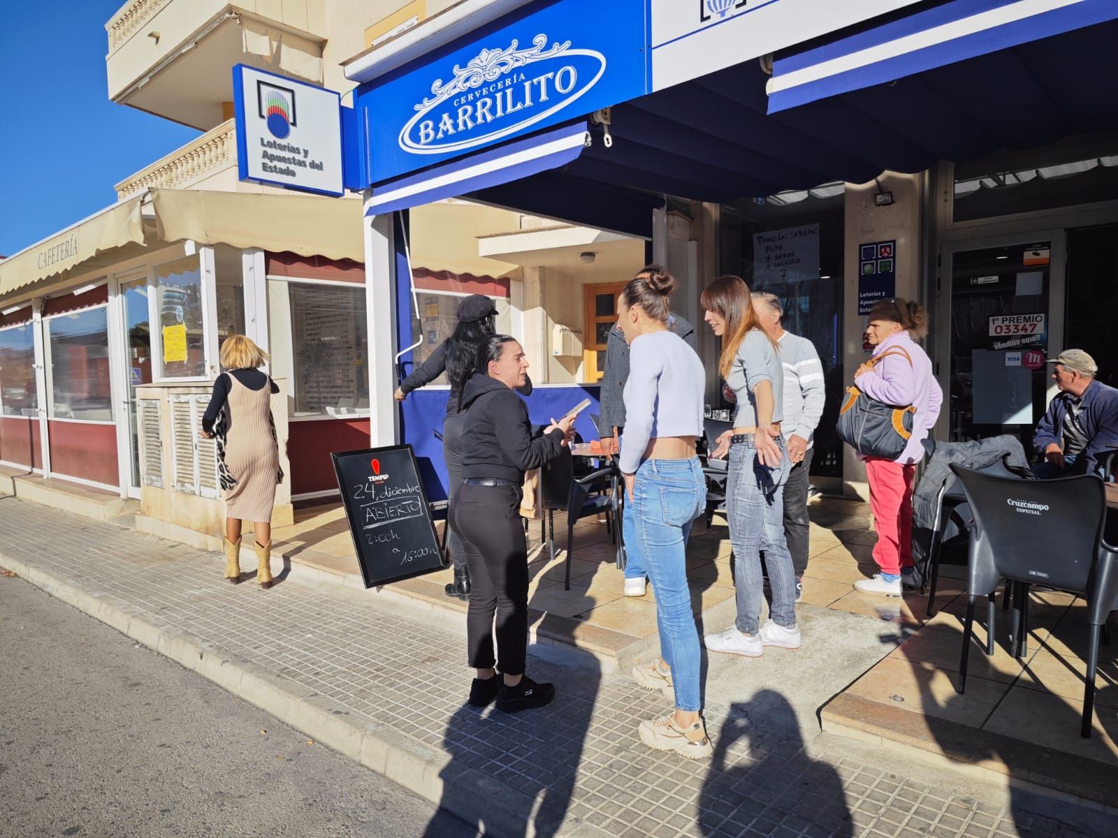 Alegría en la cervecería Barrilito de Can Picafort