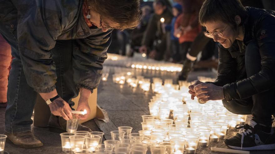 Una encesa d&#039;espelmes que va tenir lloc a la plaça de Sant Domènec de Manresa