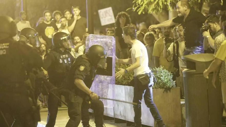 Demo-gegen-den-Massentourismus-auf-Mallorca-So-brutal-ging-die-Polizei-gegen-Demonstranten-und-Journalisten-vor