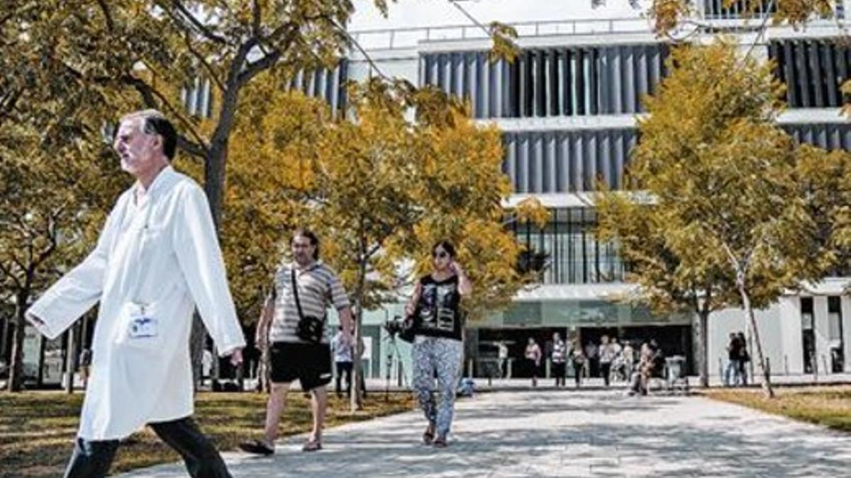 Exterior del hospital Parc Taulí de Sabadell, donde se encuentran ingresados algunos de los enfermos.