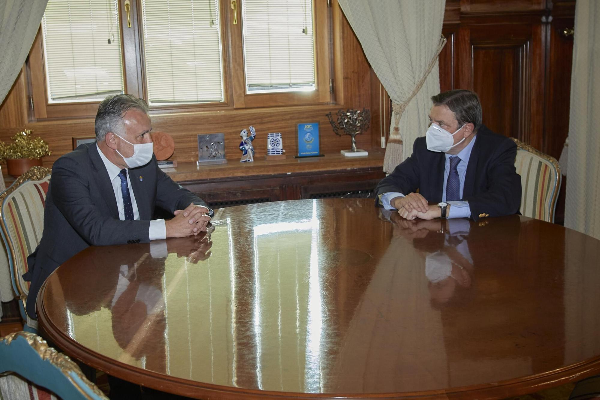 Reunión de Ángel Víctor Torres con el ministro de Agricultura, Luis Planas