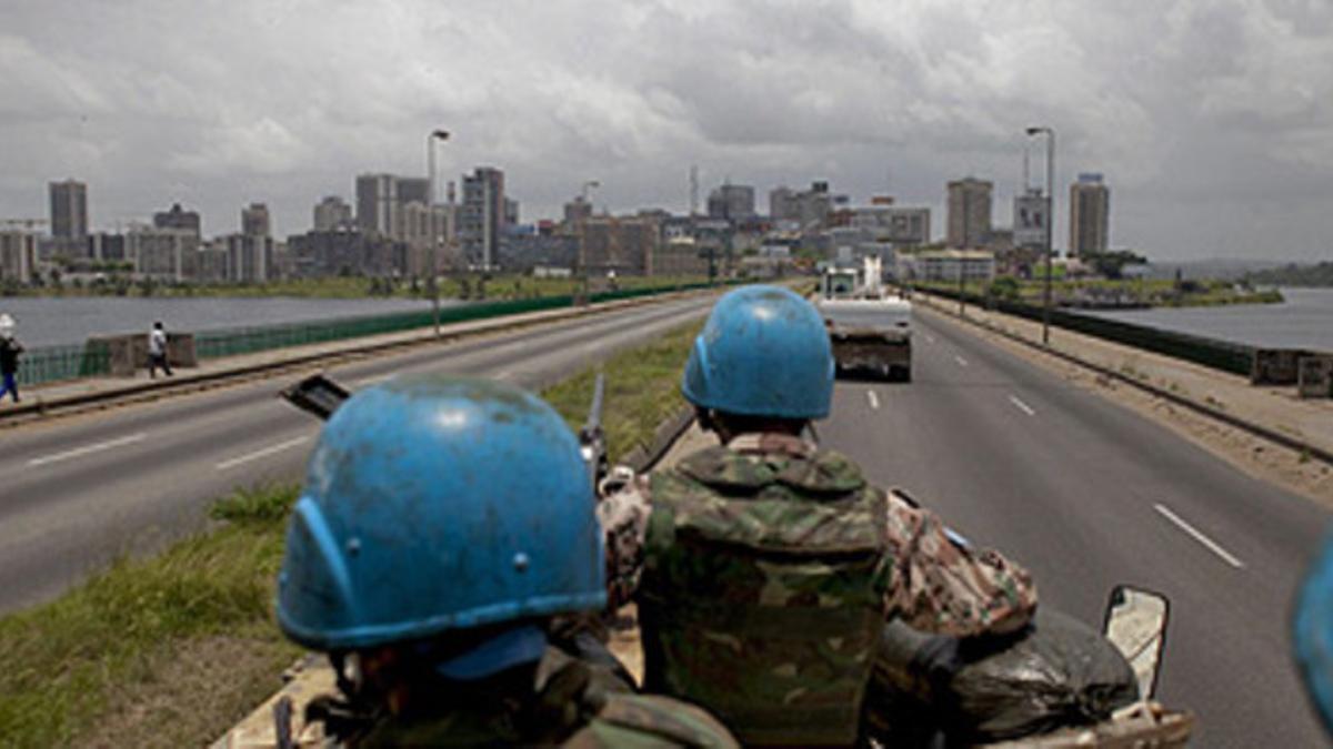 Una patrulla de las Fuerzas de Paz de la ONU en Abiyán, Costa de Marfil.