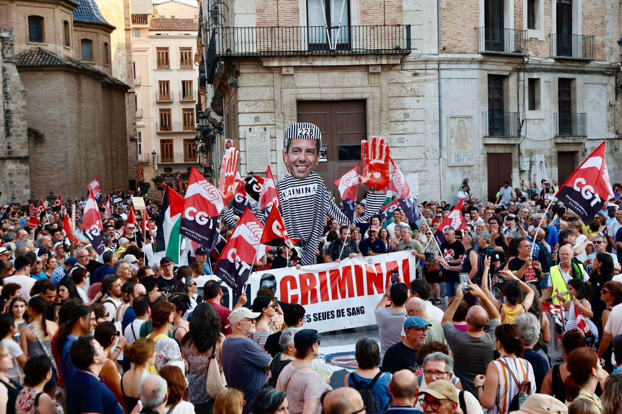 Octava manifestación contra la gestión de Mazón por la dana