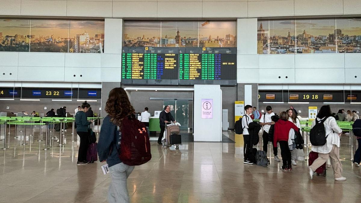 Zona de embarque del aeropuerto de Manises.