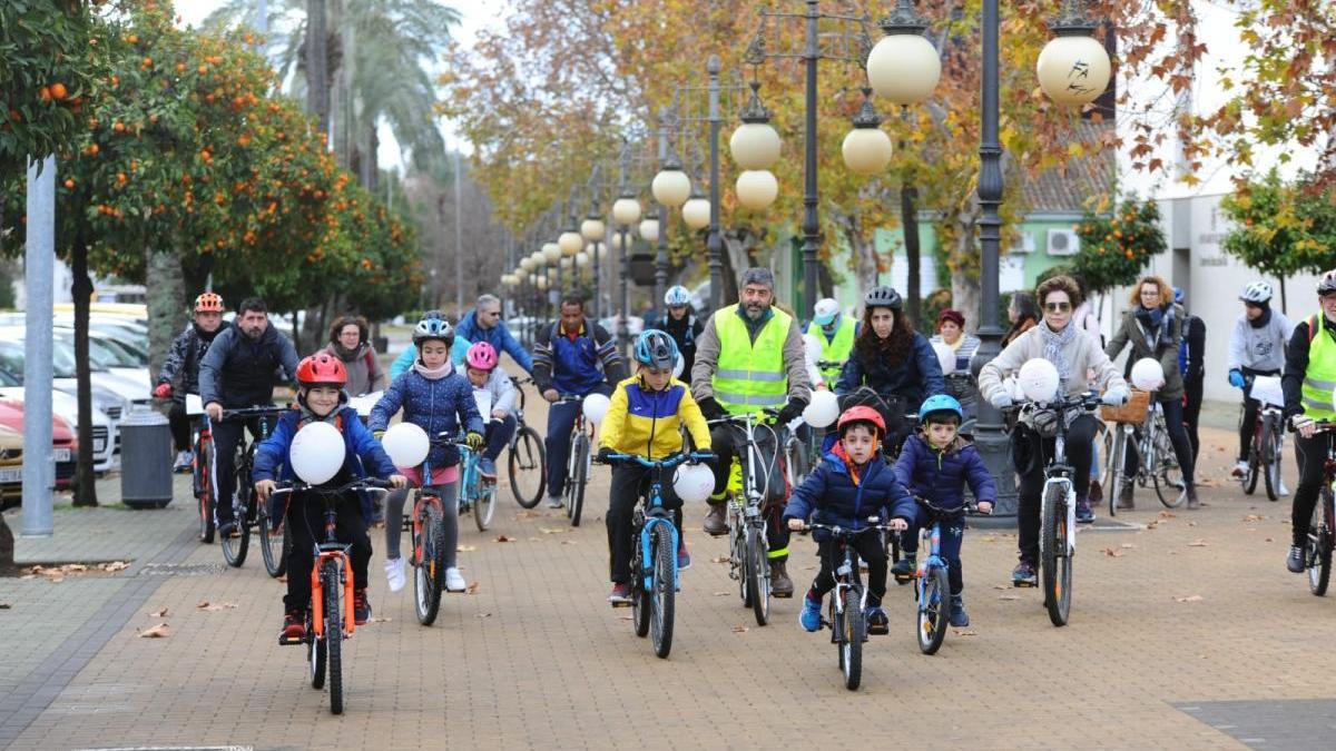 Una marcha en bicicleta da a conocer la ventaja de la mediación en los conflictos