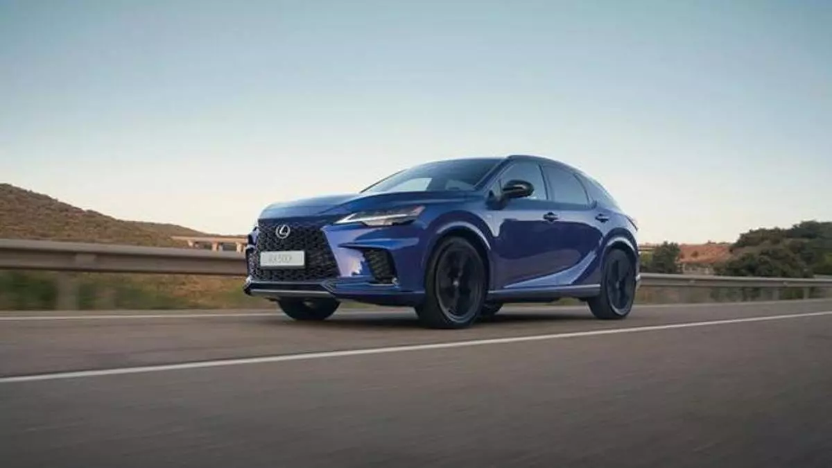 El Lexus RX 2027 actualiza su oferta con dos sistemas híbridos y cinco acabados
