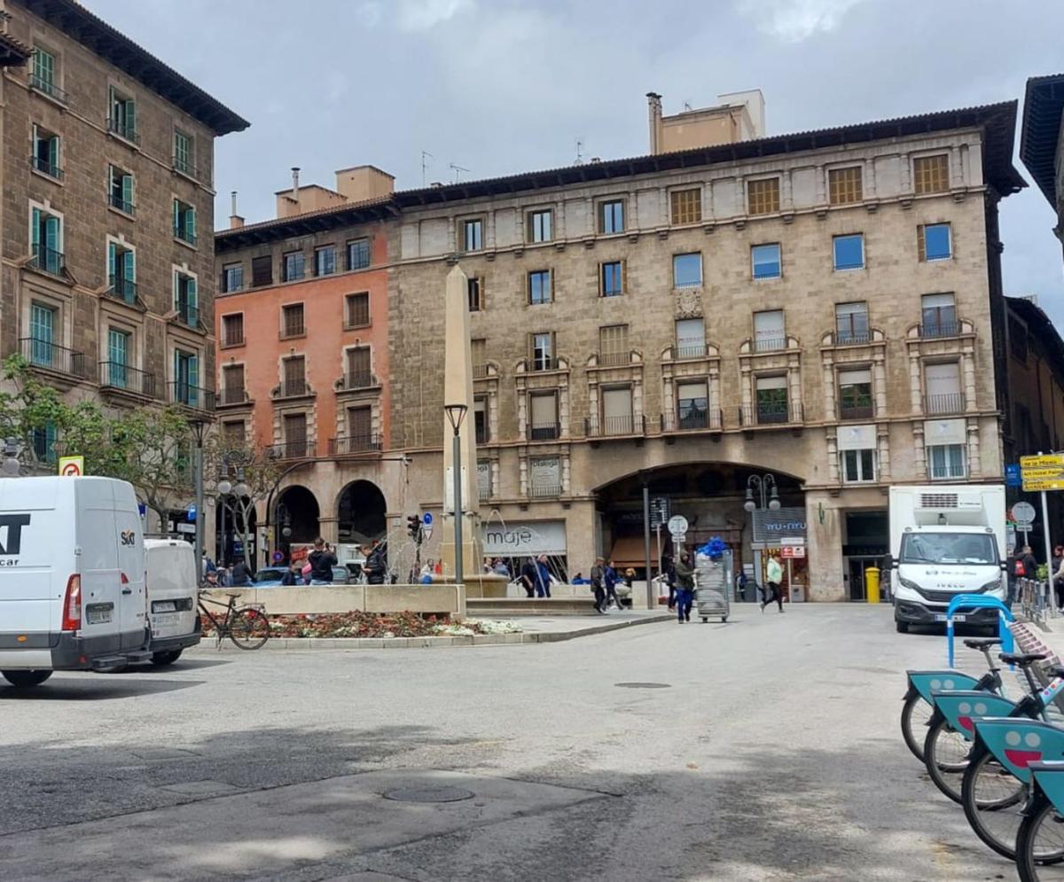 3. Plaza del Mercat. Cort renovará este espacio, dignificará la estatua a Antonio Maura y mantendrá el Alaska.  | DM