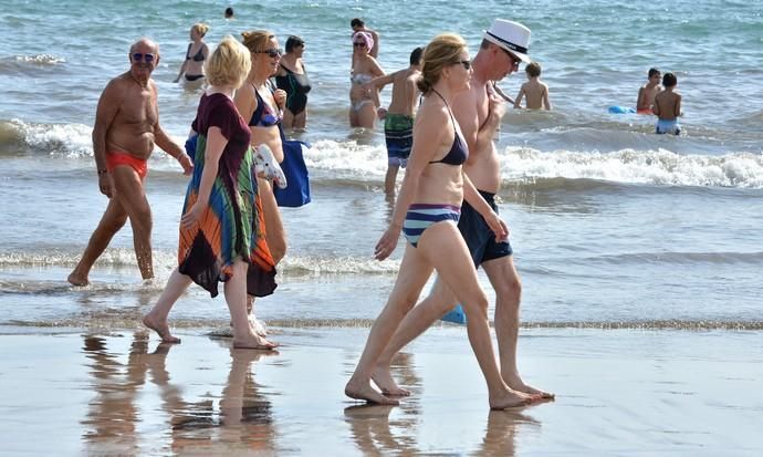 CALOR TURISTAS PLAYA DEL INGLÉS