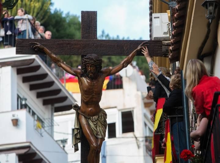 Alicante se vuelca con la procesión de Santa Cruz