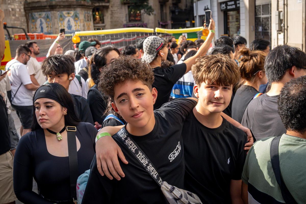 Roy Mann de 15 años explica que viene a la tienda oficial de Pop Mart