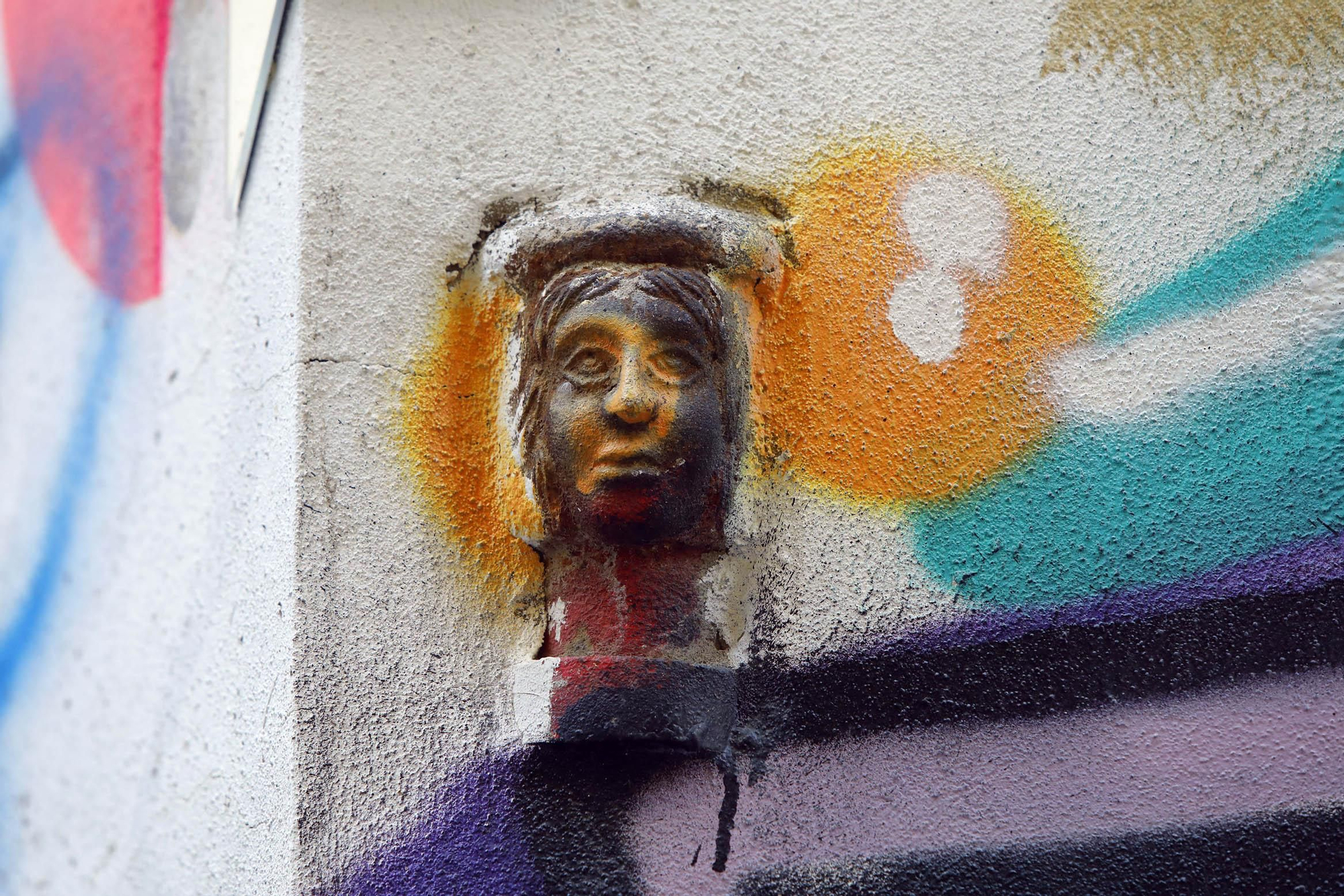 Descubre las "Caras del agua" en las fachadas del centro histórico de València