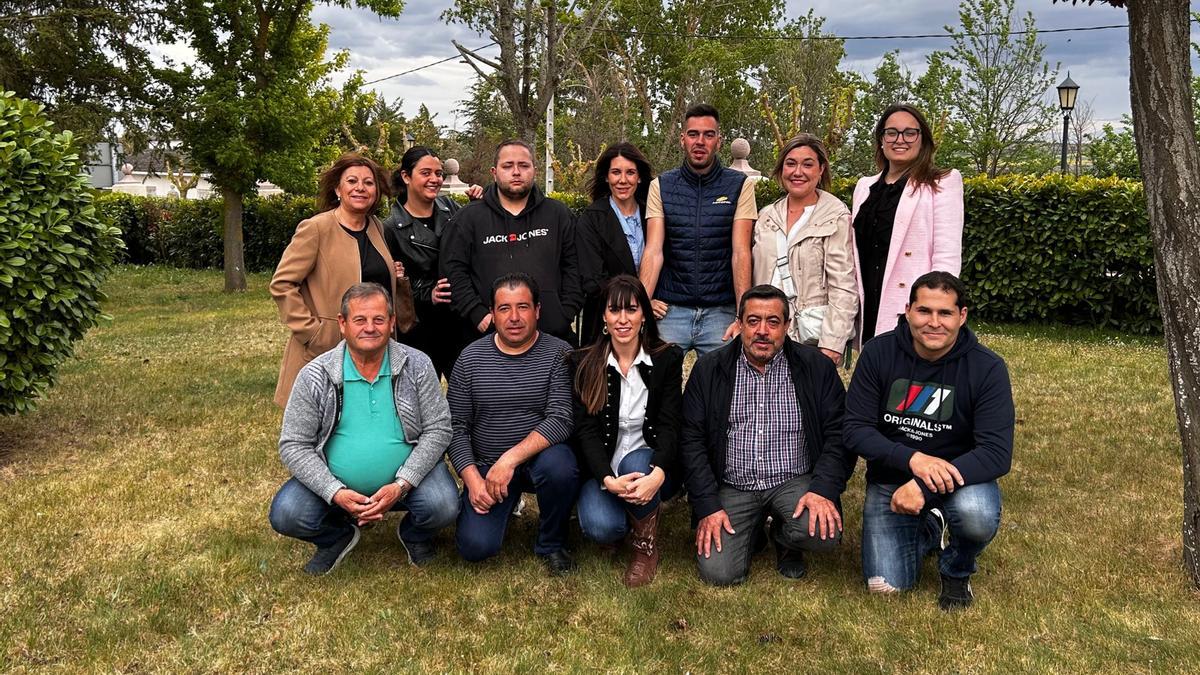 Miembros de la candidatura del PP en Corrales del Vino.