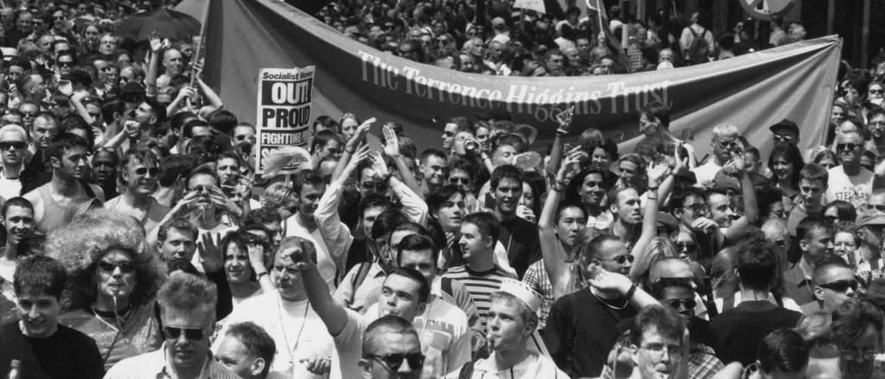 Manifestación del colectivo LGTBI en la londinense Piccadilly Circus, en 1996.