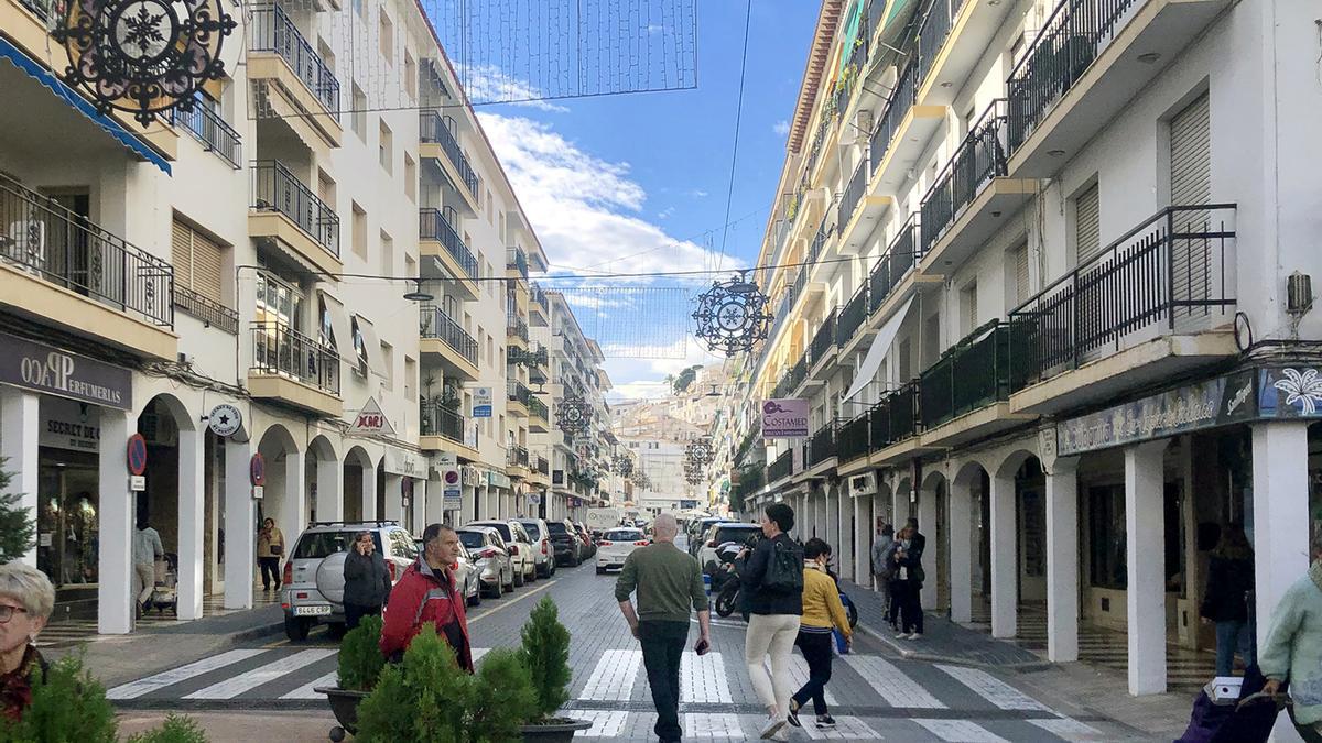 La avenida Rei Jaume I, una de las zonas para rehabilitar sus edificios en Altea.