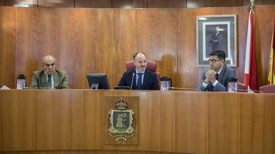 La ola de incendios agita el pleno con acusaciones cruzadas entre PSOE ...
