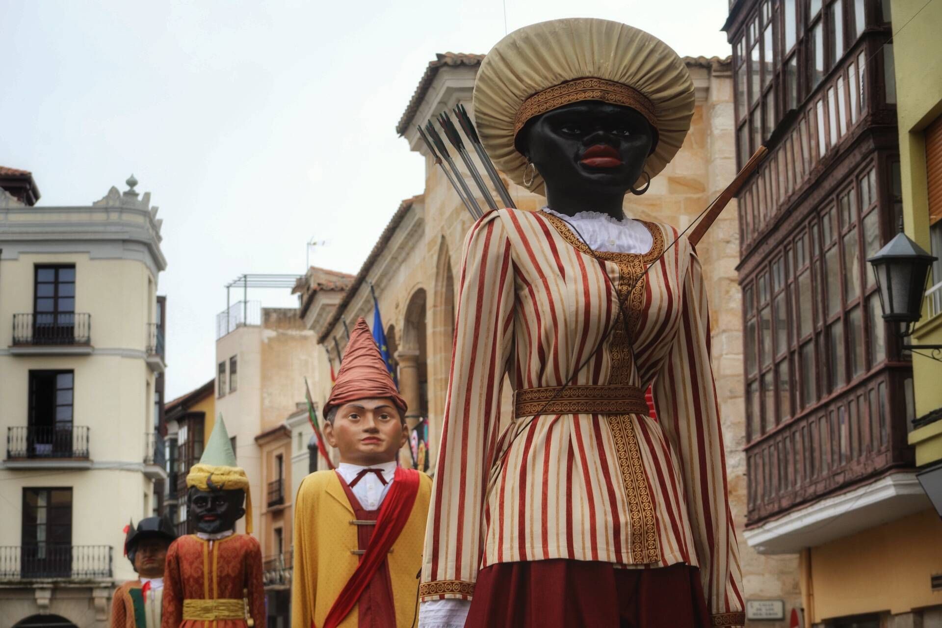 Pasacalles de Gigantes y Cabezudos en las Fiestas de San Pedro de Zamora de 2024