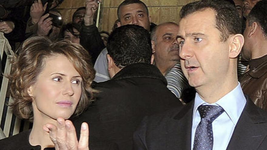 Al Asad y su esposa.