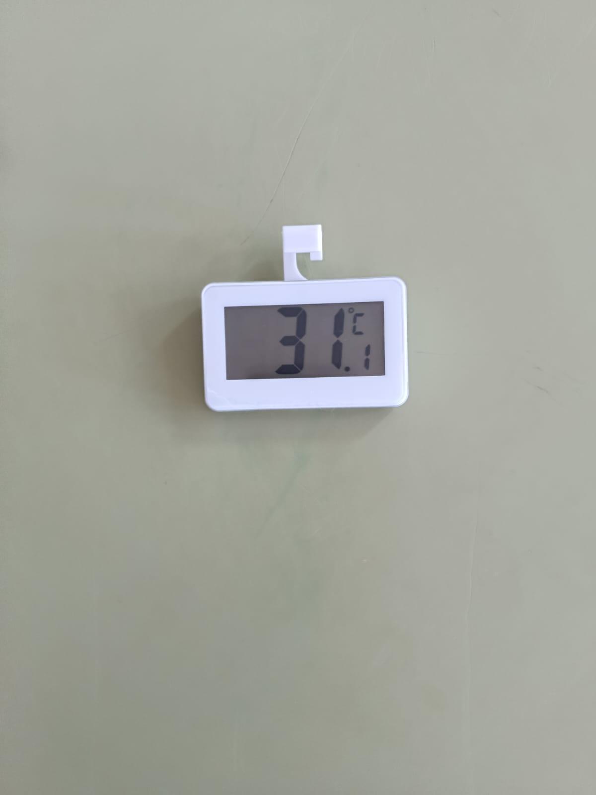 Termómetro en una clase del IES Enric Soler i Godes de Benifaió.