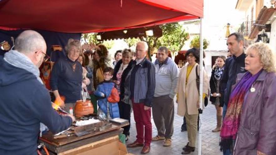 El mercado medieval de Calp recibe  10.000 visitantes