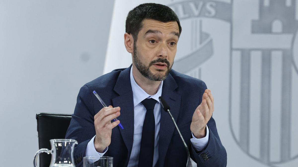 El ministro de Derechos Sociales, Pablo Bustinduy, durante la rueda de prensa posterior al Consejo de Ministros, este martes en Madrid