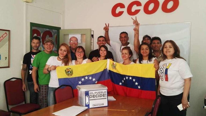 Parte de la colonia venezolana durante las votaciones realizadas en Zamora.