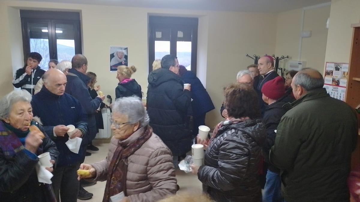 GALERÍA: EL obispo prosigue su visita por tierras sanabresas