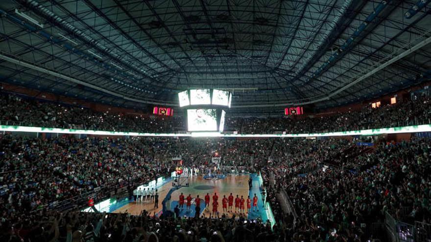 Espectacular imagen del Martín Carpena el viernes, durante la presentación del partido que jugaron Unicaja y Valencia Basket de la finalísima de la Eurocup.