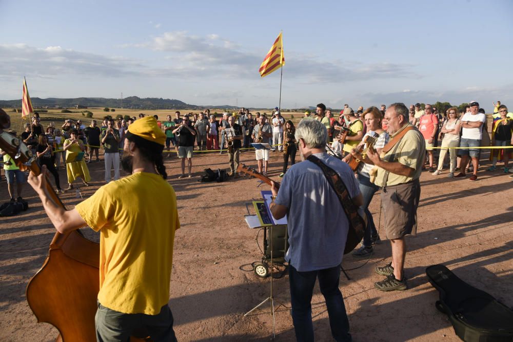 Unes 400 persones retornen al pla de Lledoners per