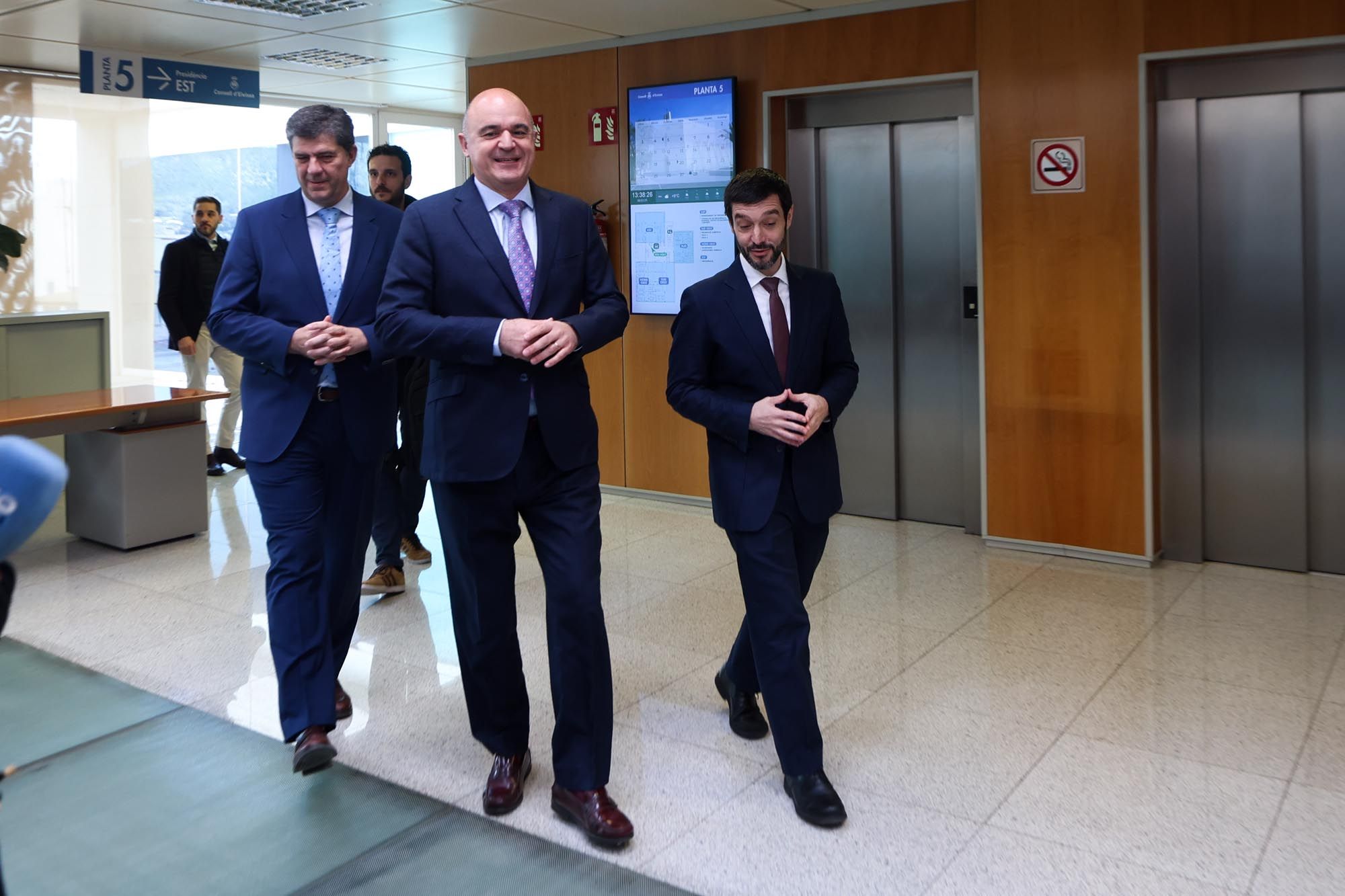 El ministro Pablo Bustinduy viaja a Ibiza para conocer el problema de las viviendas turísticas ilegales