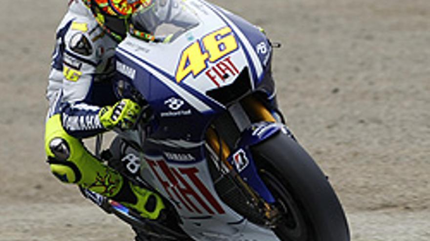 Rossi doblega al australiano Stoner al ser el más rápido en la primera jornada de entrenamientos