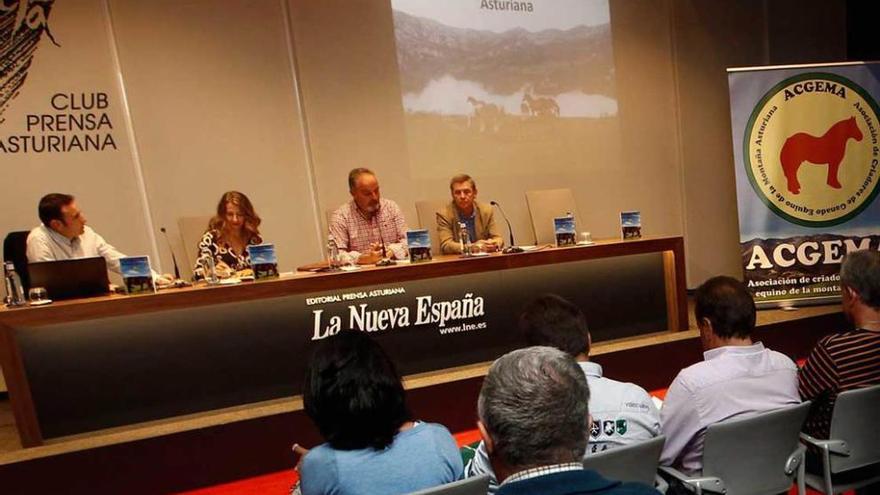 De izquierda a derecha, Aitor Álvarez, Marta Alonso, Ángel Lagar y Javier Cañón.