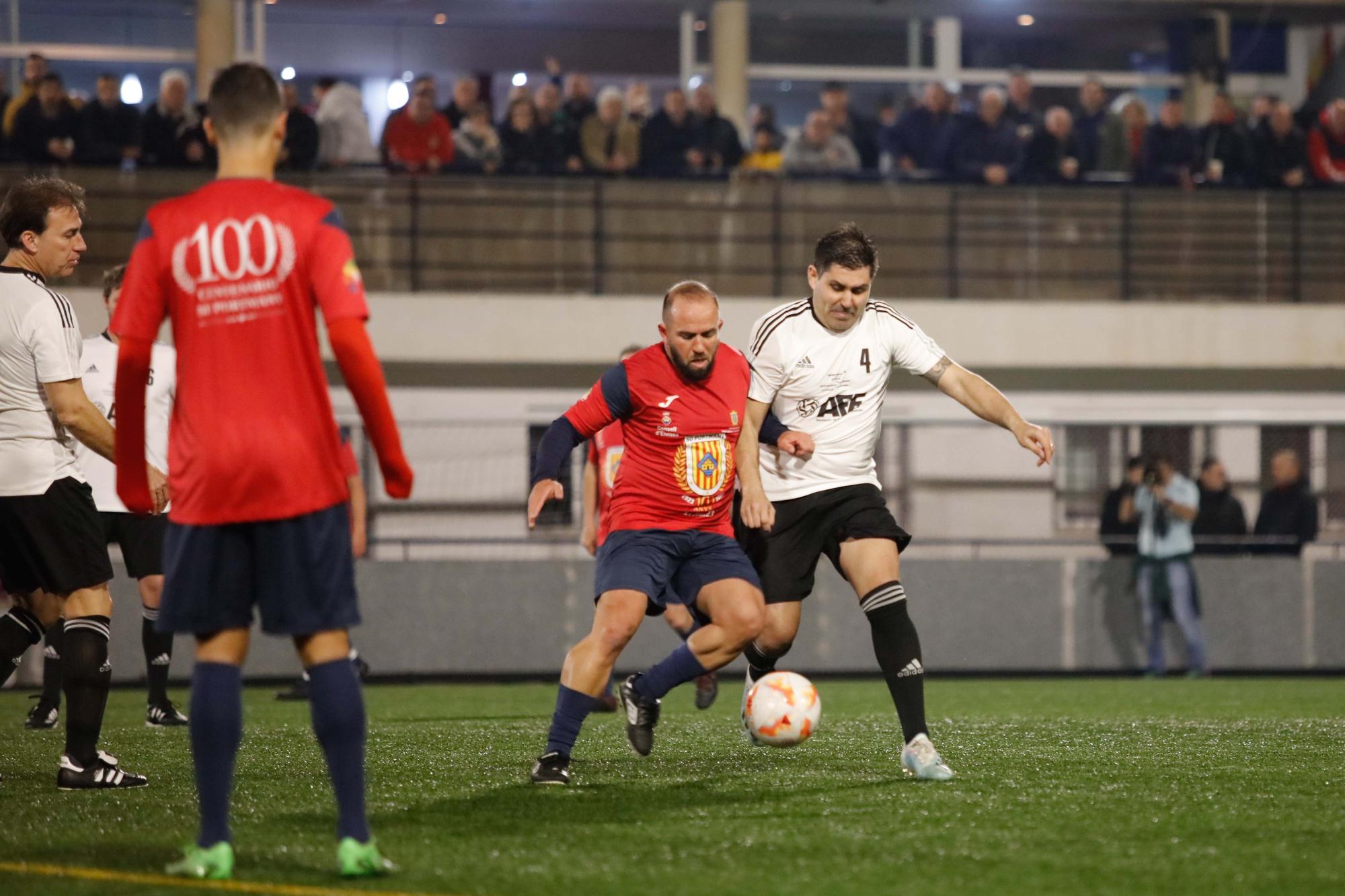 Mira aquí todas las imágenes del partido entre veteranos por el centenario del club Portmany