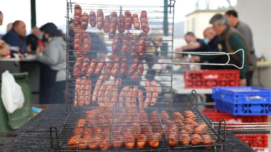 Vuelve la fiesta del &#039;Matacerdo&#039; a Gàtova con bandejas de embutido y vino a cinco euros