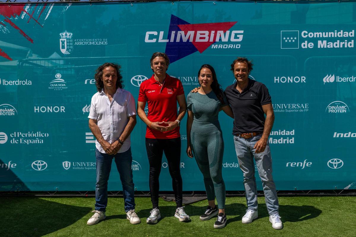 En el centro, Alberto Tomé, director General de Deportes de la Comunidad de Madrid, y Marta Cenamor, concelaja de Deportes de Arroyomolinos, posan frente al photocall de Climbing Madrid.
