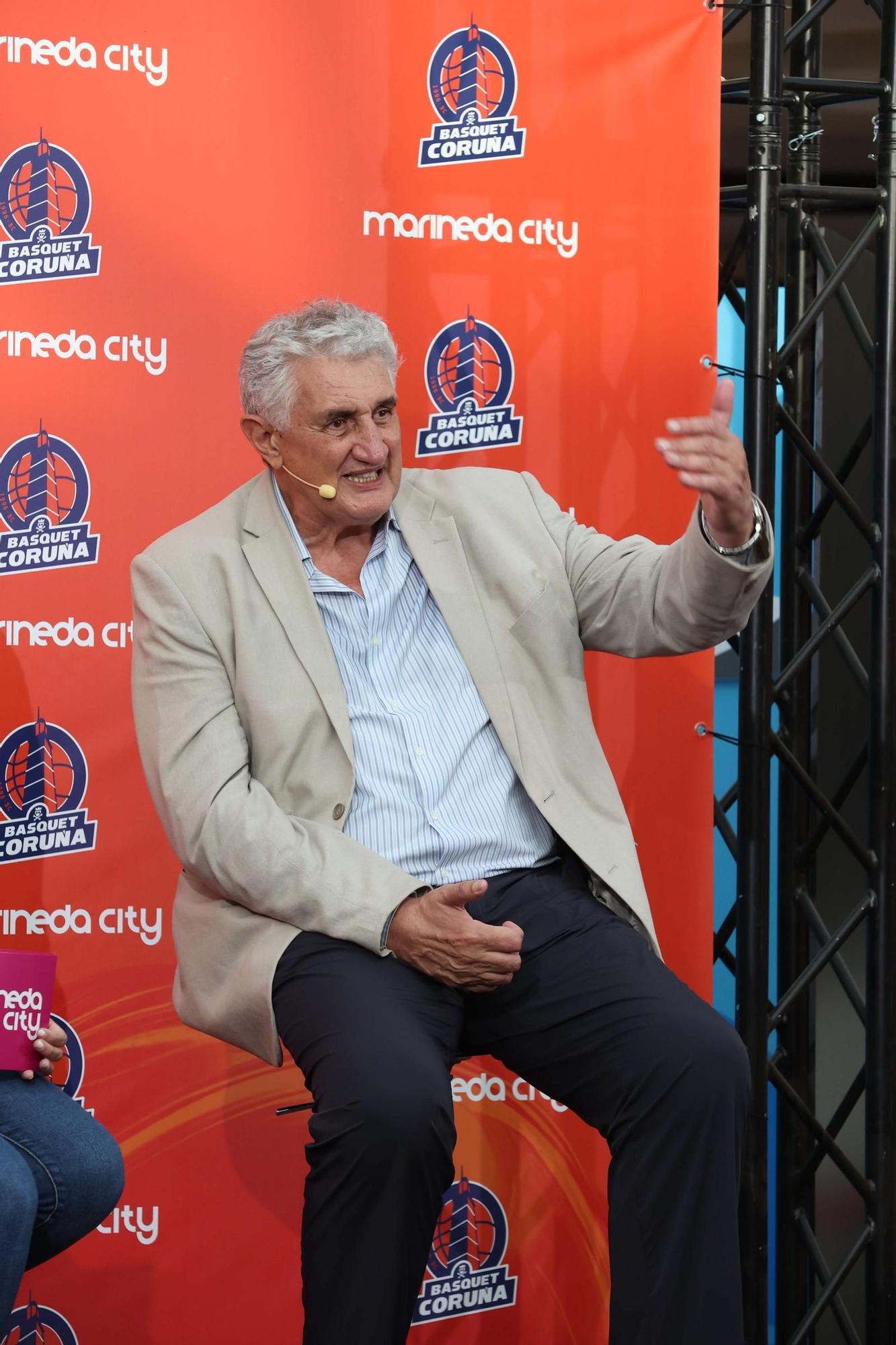 Presentación del equipo del Leyma Coruña en Marineda City
