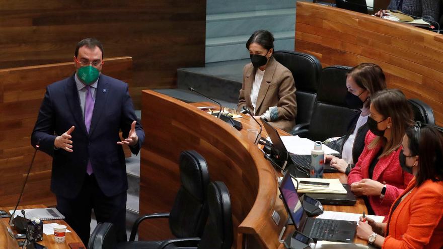 Adrián Barbón, ayer, en la Junta General del Principado