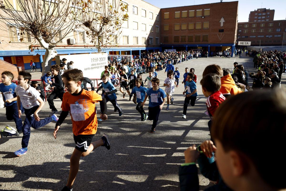 Participantes del Cross infantil en el colegio Santo Domingo de Silos.