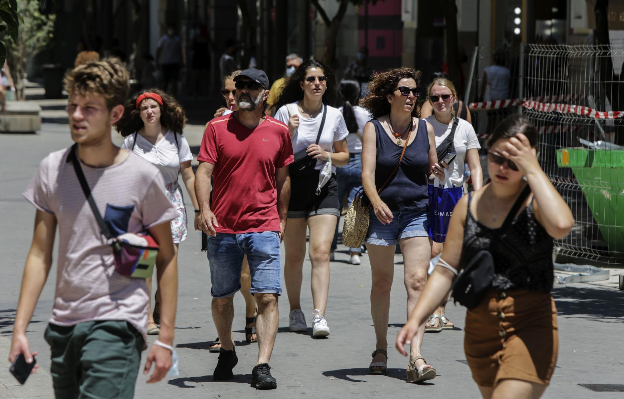 Valencia no se quita la mascarilla en plena calle