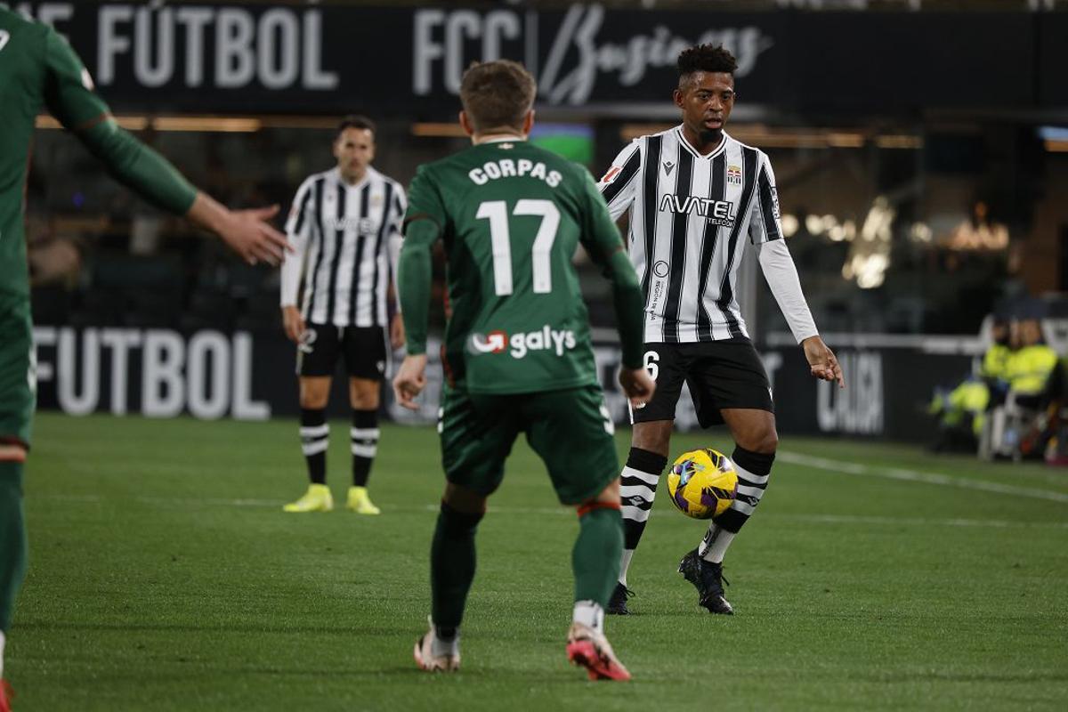 La derrota en casa del FC Cartagena frente al Eibar, en imágenes