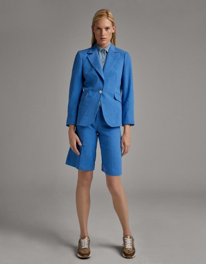 Traje de chaqueta y bermuda en azul de Roberto Verino