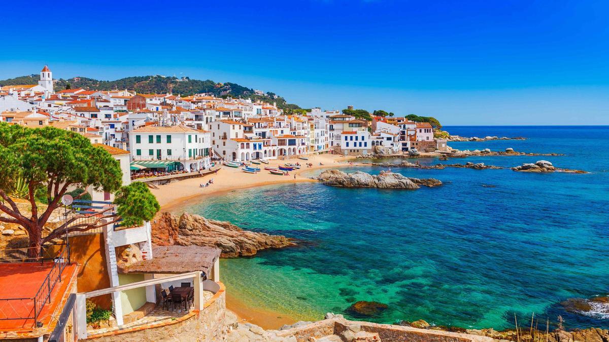 Paisaje marítimo con Calella de Palafrugell, Cataluña.