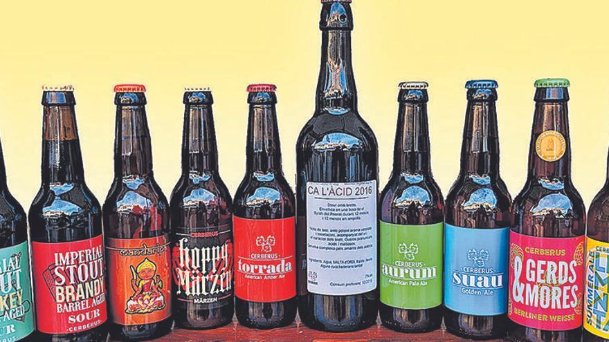 Gran assortiment de cerveses Cerberus, de Cervesera Artesenca