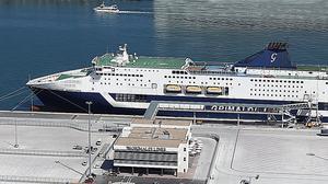 Grimaldi inaugura una terminal nova al Port de Barcelona amb la presència d’autoritats.