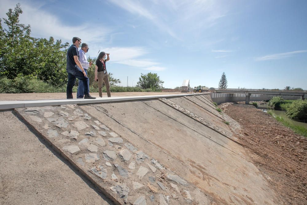 Visita de los comisionados del Plan Vega Renhace a