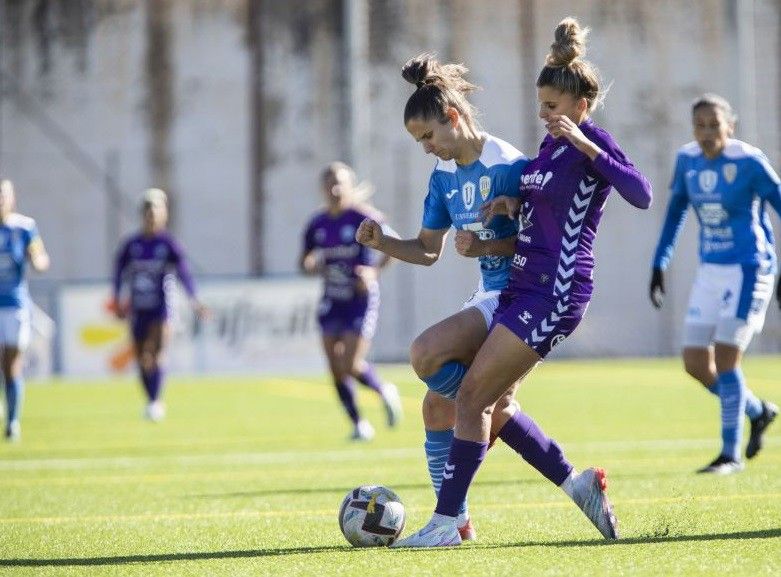 Una imagen de un partido entre el Alhama y la UDG Tenerife.